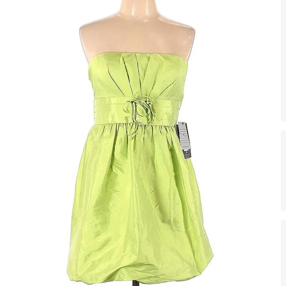 NWT JS Boutique Pastel Green Satin Strapless Pleat Bubble Hem Mini Prom Dress 10 - Picture 1 of 15